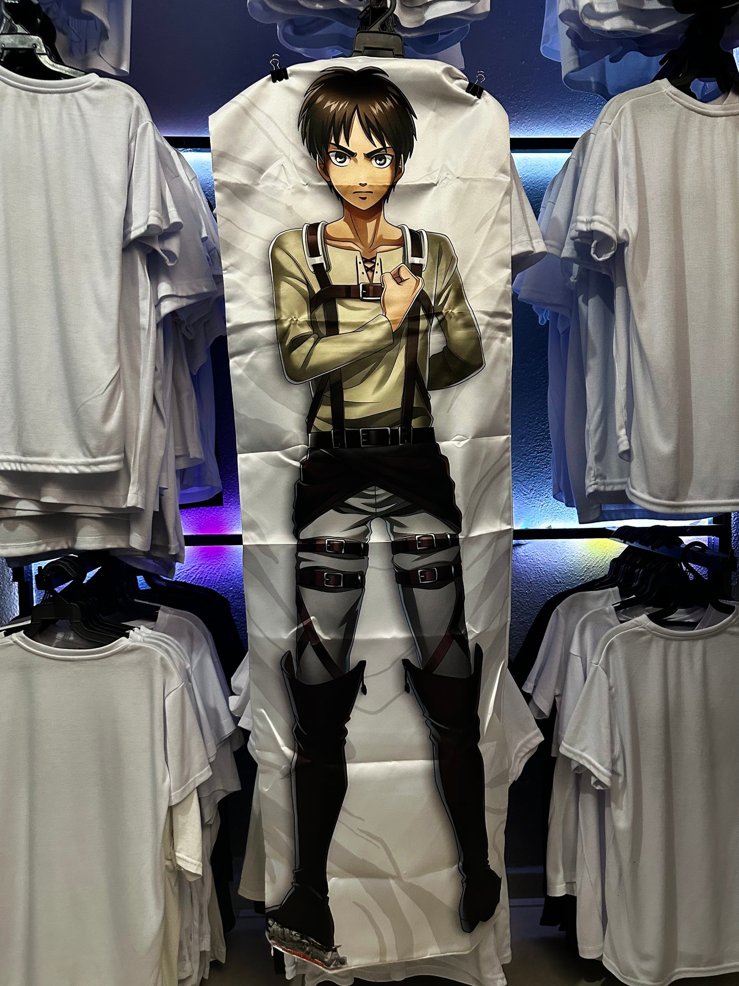 Dakimakura una vista Shingeki No Kioyin Eren